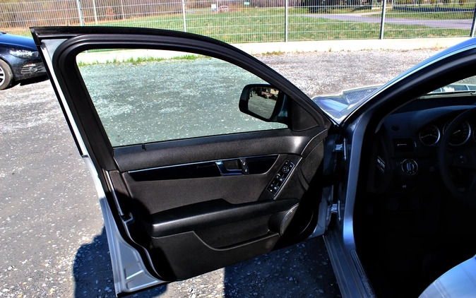Mercedes-Benz Klasa C cena 24900 przebieg: 245035, rok produkcji 2007 z Ostrzeszów małe 254